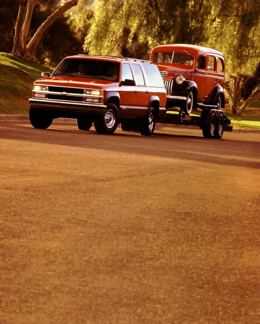  Chevrolet Suburban 1992 года  (фото 2 из 11)